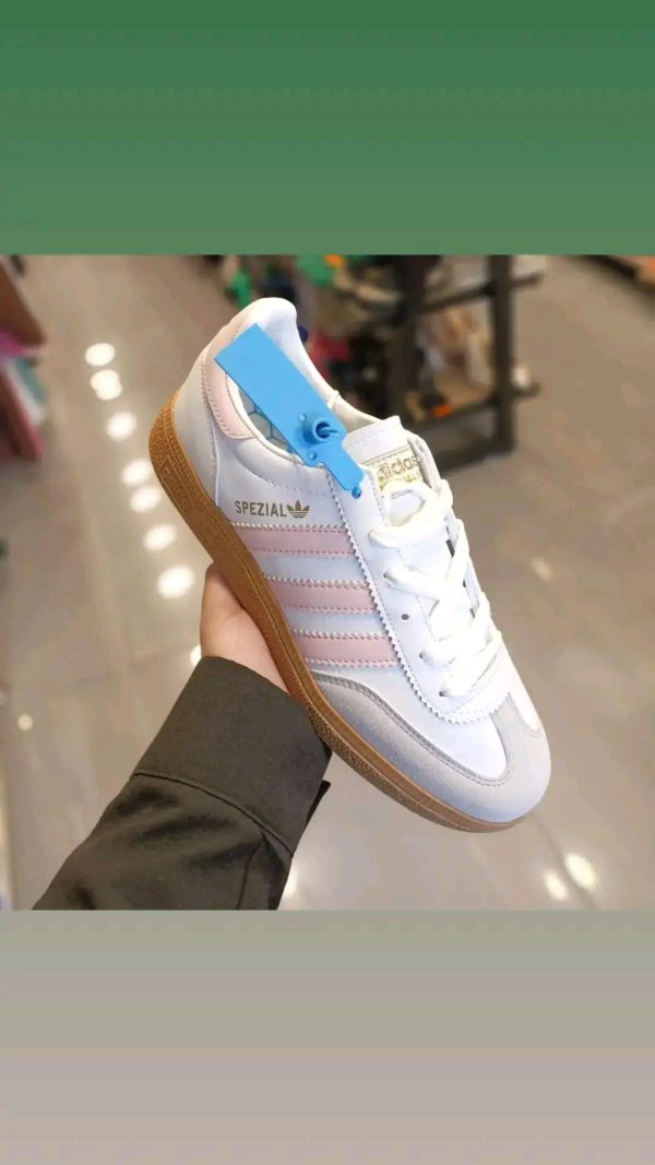 Adidas Speziale handball 🩷 disponible, best quality 🥇pointure :36/37/38/39/40
prix en promo 🔥livraison disponible 58wilaya 🚛